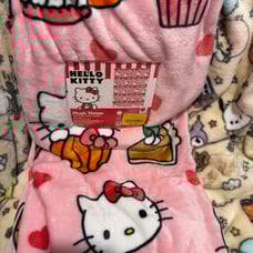 Hello kitty macaron blanket