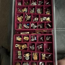 A lot of tie clips
