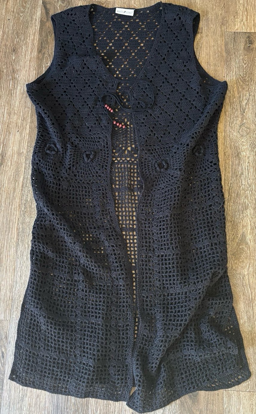 Vtg White Stag Women’s Sleeveless Boho Duster Long Black Crochet Vest Large.