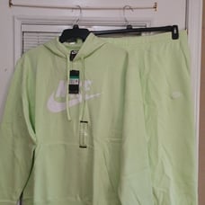 NWT NIKE SIZE XL SPORTSWEAR LIME GREEN TRACKSUIT