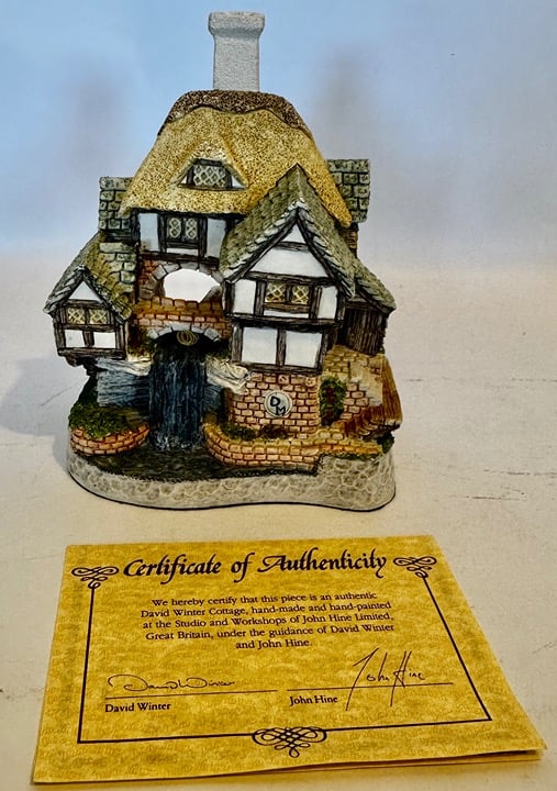 David Winter Cottages Special Events Series 1994 WISHING FALLS COTTAGE Retired