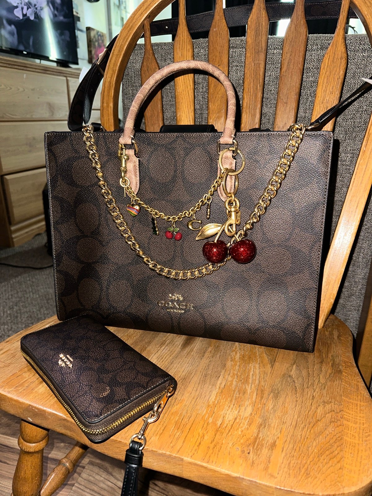 Maggie tote bag with charms included!!