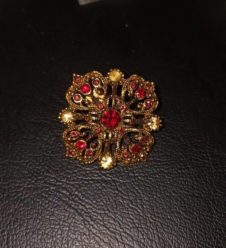 Vintage Intricate Jewelry Ruby's and yellow diamonds
