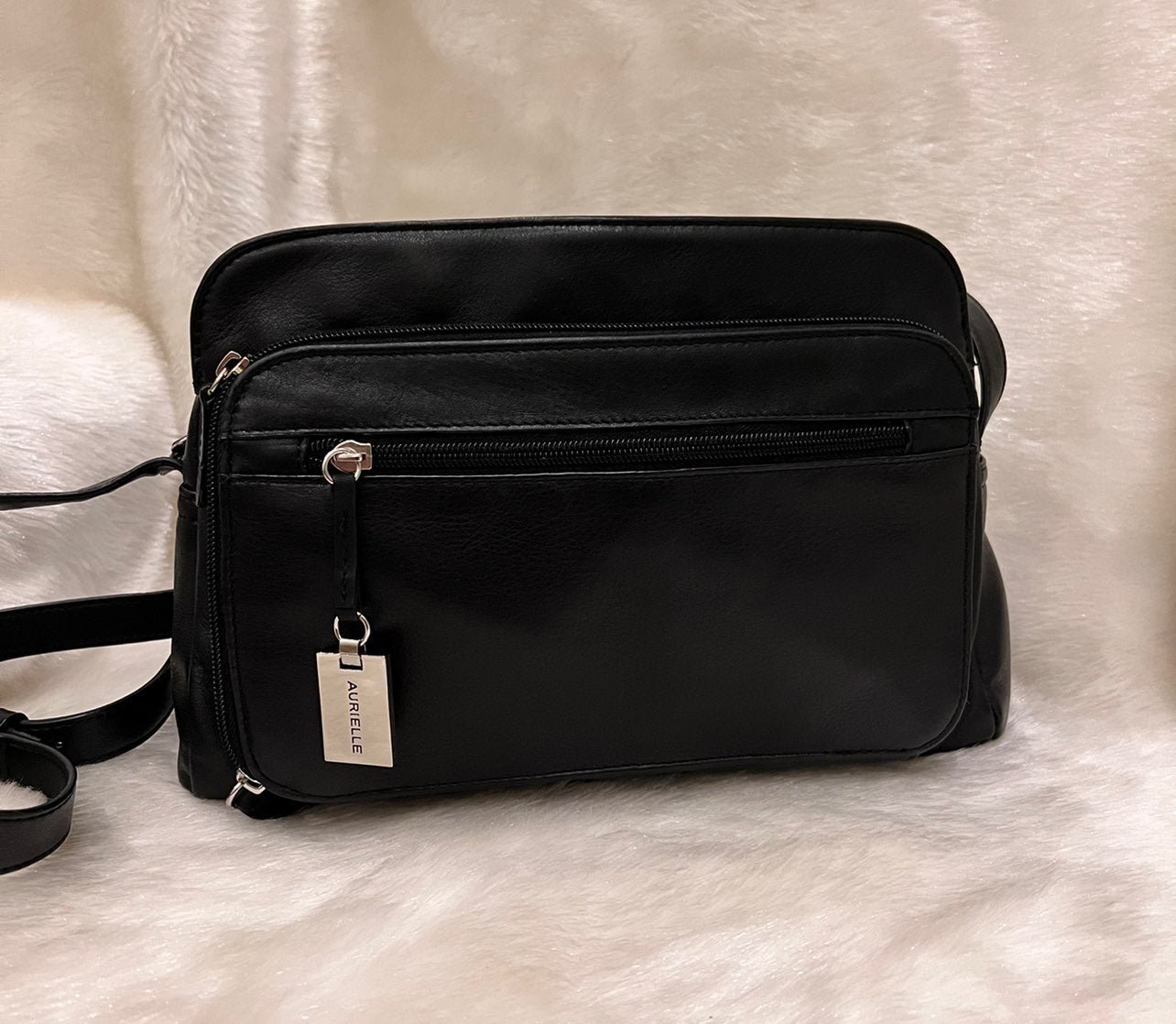 西日本産 Aurielleオーリエル Leather ショルダーバッグです