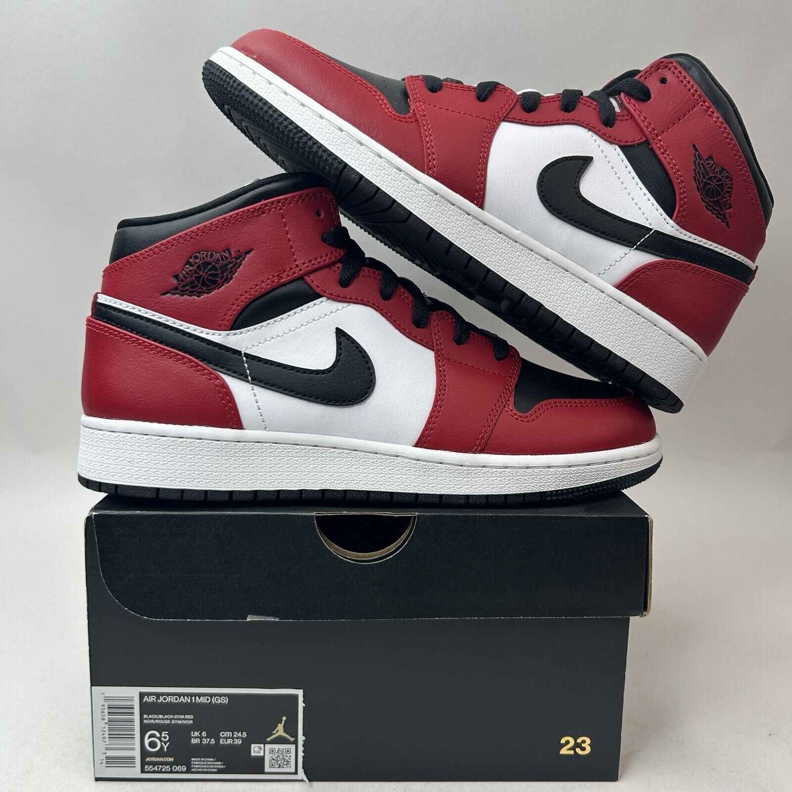 Nike Shoes Air Jordan 1 Retro Mid GS “Chicago Black Toe” 2023