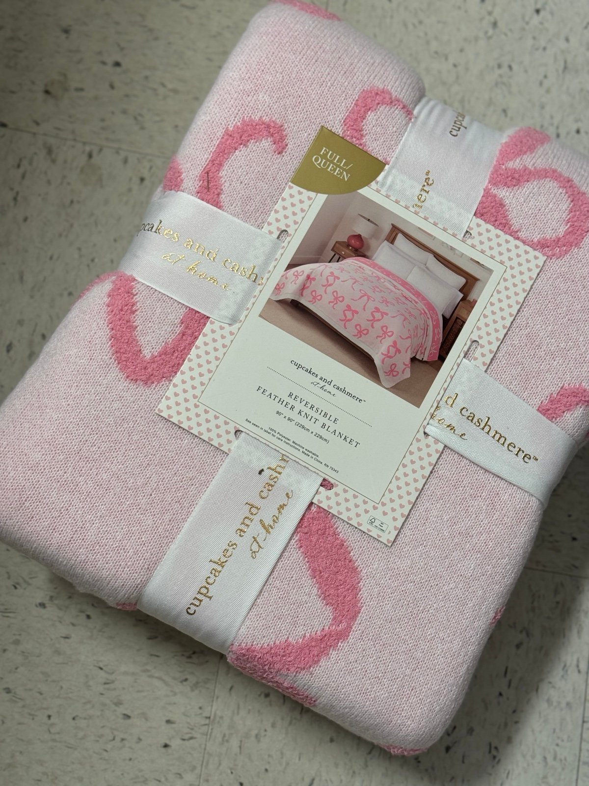 cupcakes and cashmere pink bow reversible feather knit blanket - detail