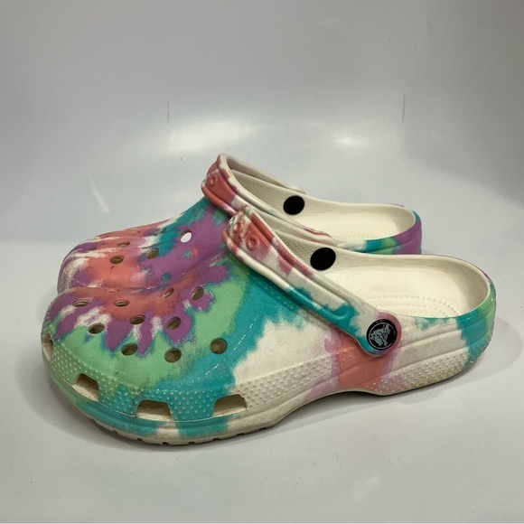 Crocs tie dye clogs unisex sizing