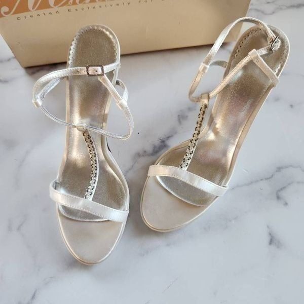 Michaelangelo womens size 8.5 Tessa white rhinestone sparkle open toe high heels