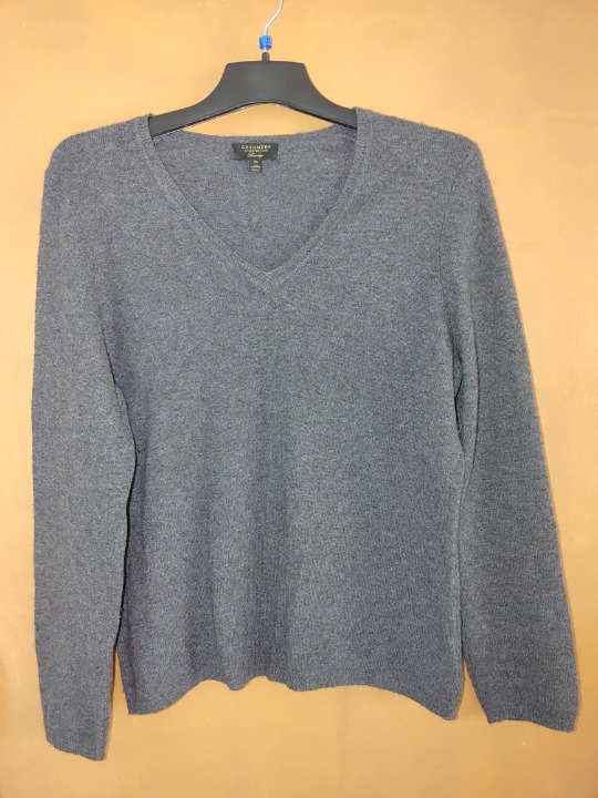 CHARTER CLUB Woman's 100% Cashmere Long Sleeves V Neck Knit Sweater Size M Used