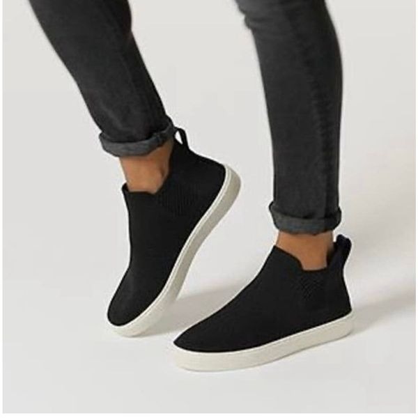 Rothy’s the Chelsea boot sneakers