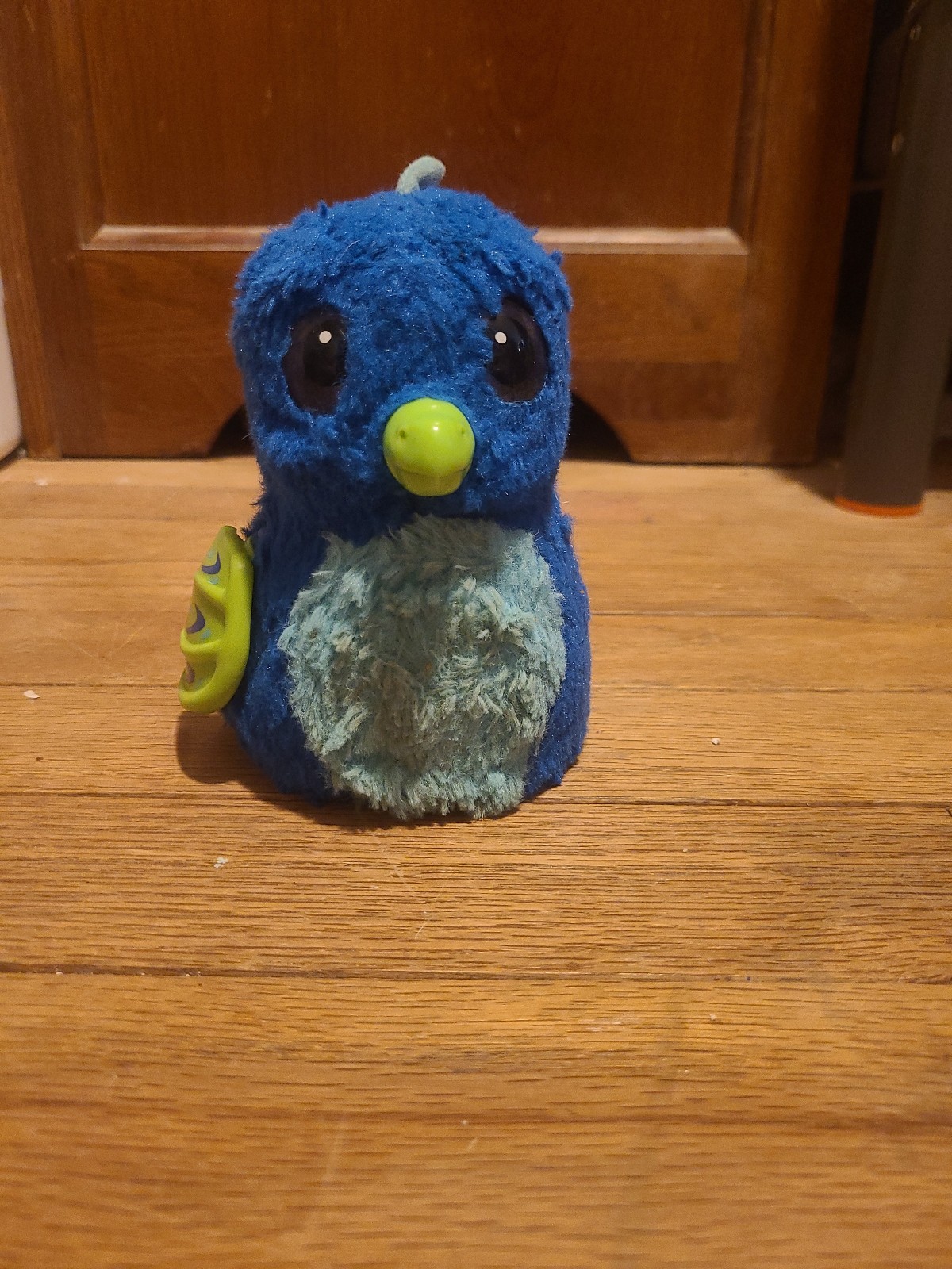 Hatched Mystery hatchimal wing not attached. Comes with wing to try and attach