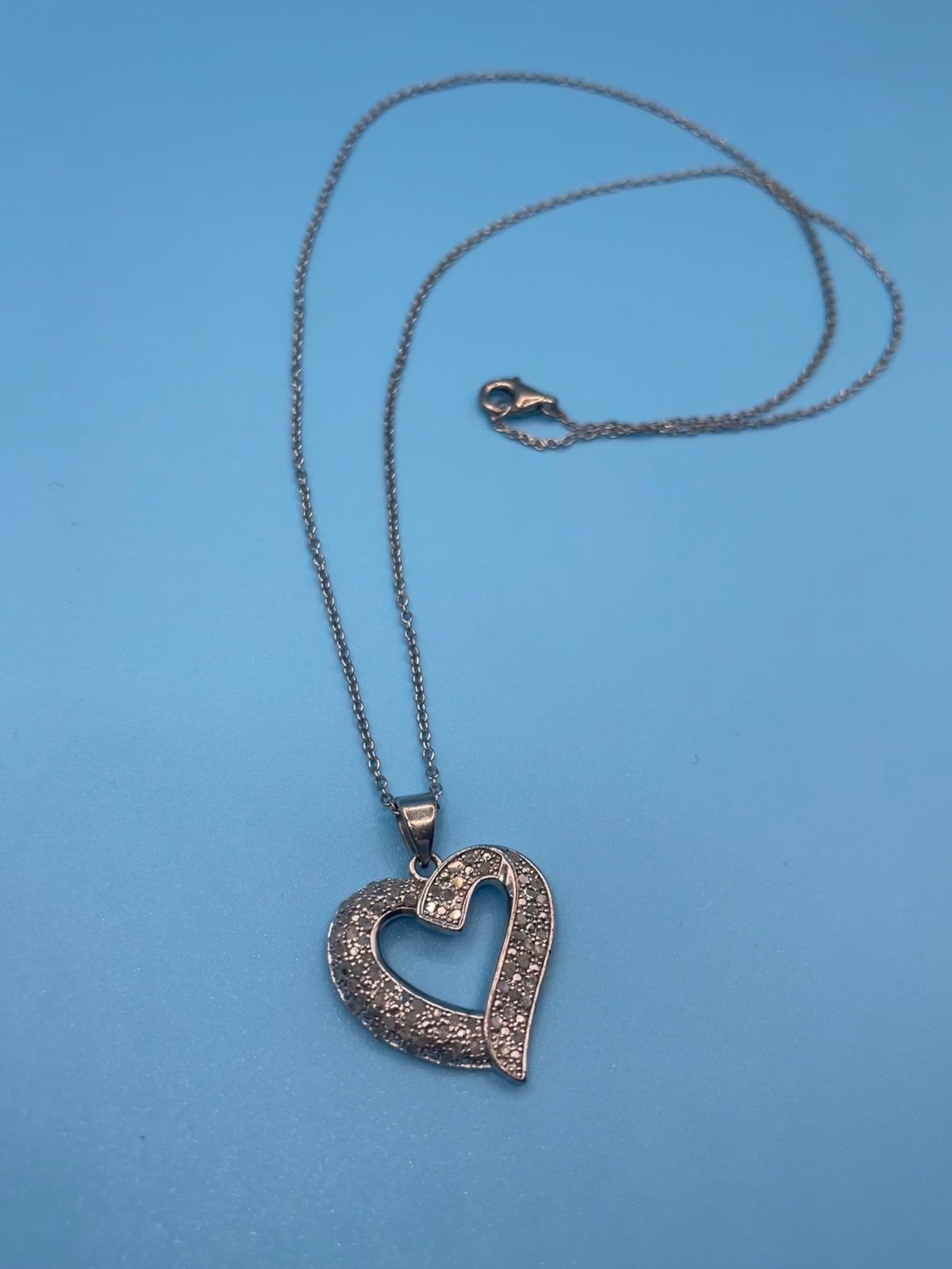 Rose cut diamond heart necklace