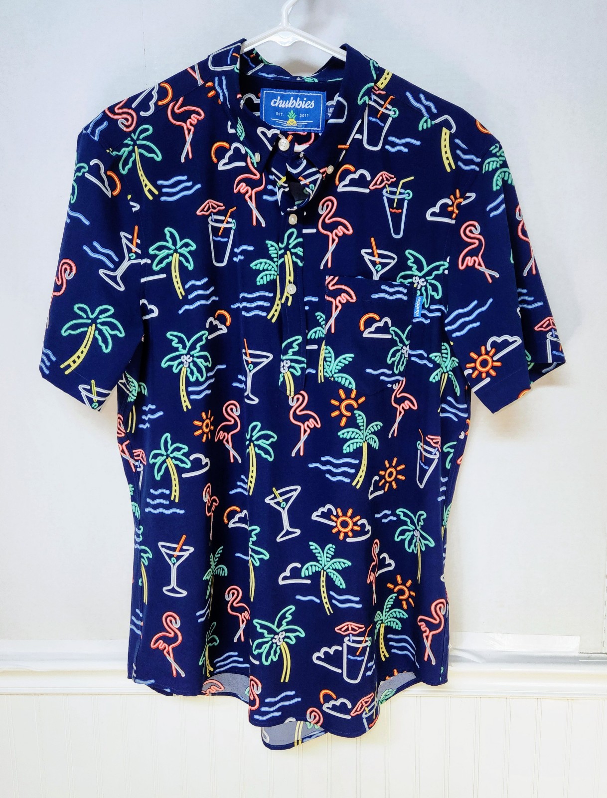 Chubbies Friday Shirt Mens L Neon Lights One Man Wolf Pack Performance Button