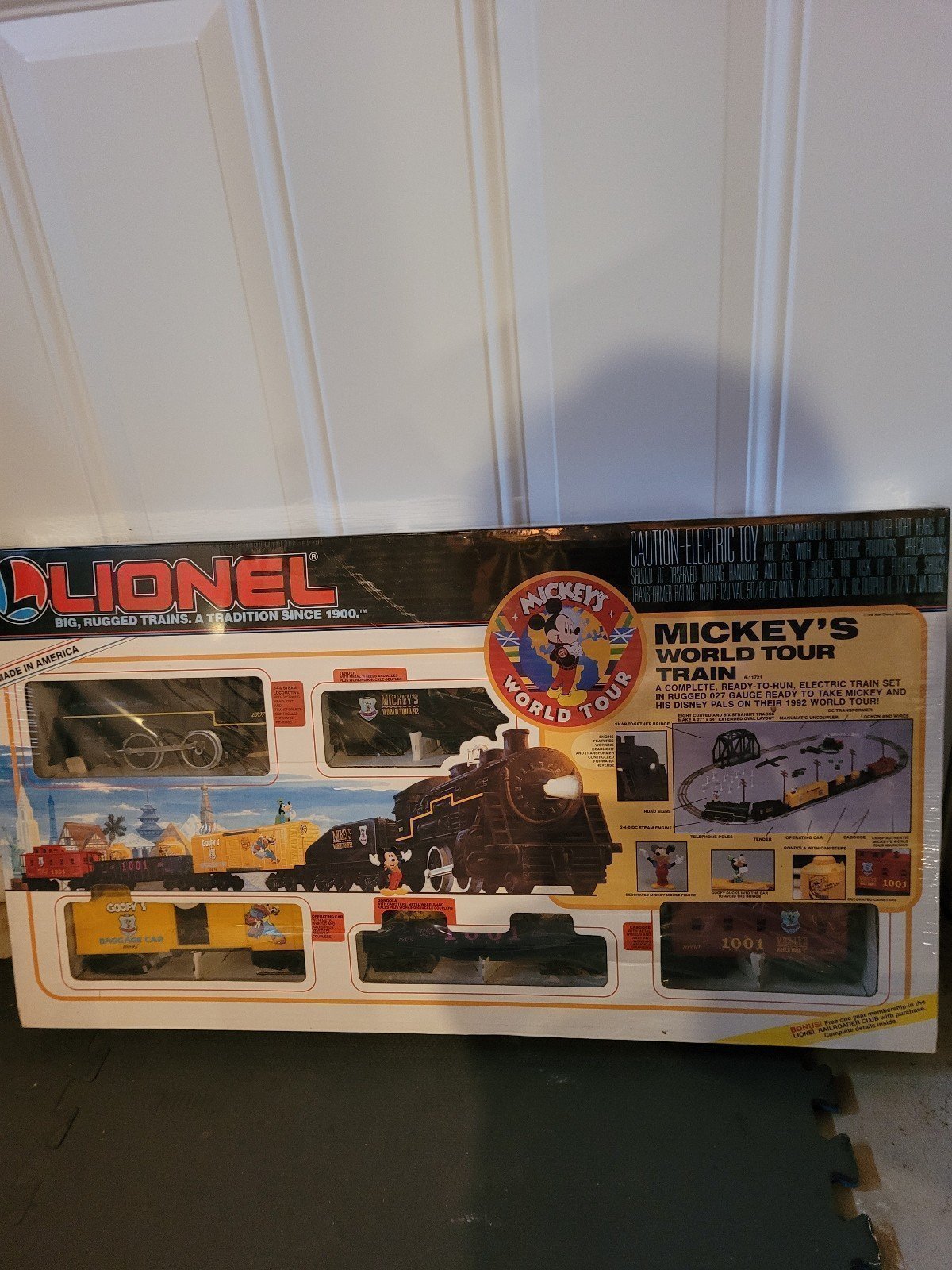 Lionel Train Mickey Mouse World Tour