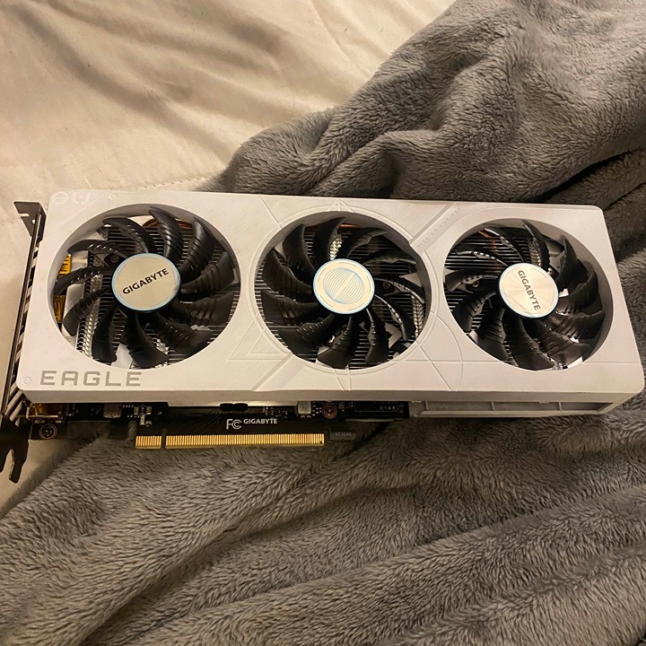 Used GIGABYTE GeForce RTX 4060 Eagle OC ICE 8G Graphics Card