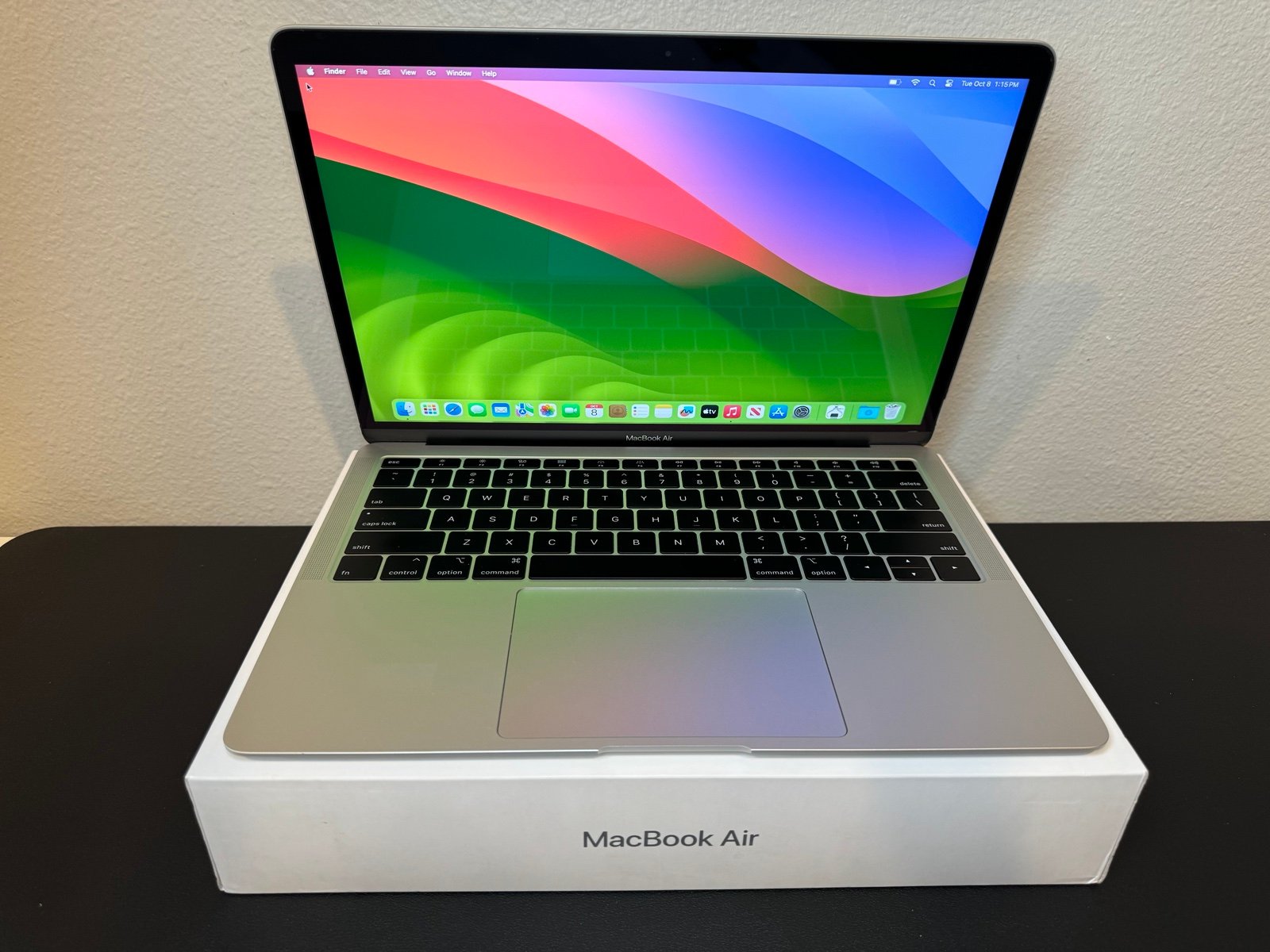 Like New! MacBook Air 13” (i5, 16GB ,256GB) ✨ 90 Days Warranty