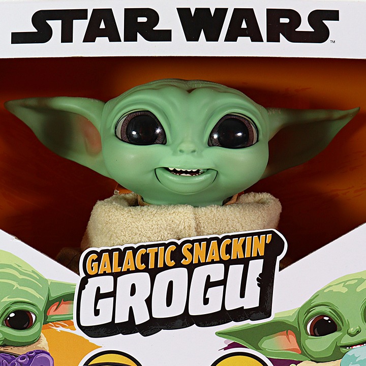 Hasbro Disney Star Wars The Mandalorian Galactic Snackin' Grogu Animatronic Toy