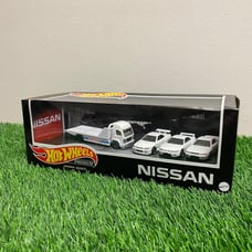 White Nissan GTR Hotwheels Set
