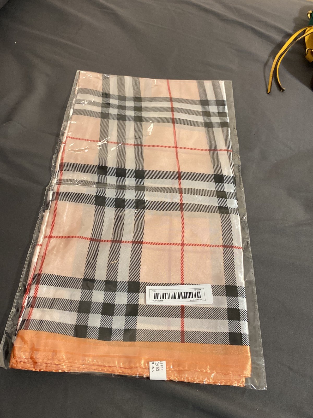 Burberry Scarf GU4538 Burberry Scarf GU4538