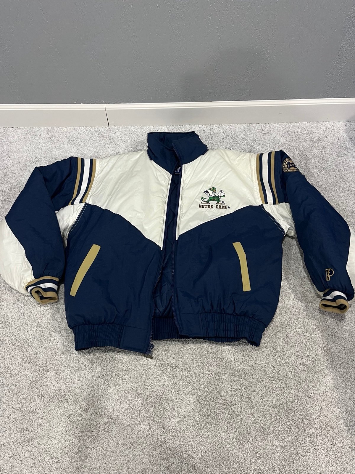 1990s Pro Player University Of Notre Dame Fighting Irish Windbreaker Jacket