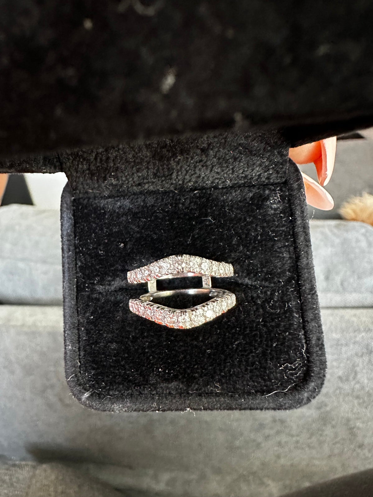 Diamond wedding band