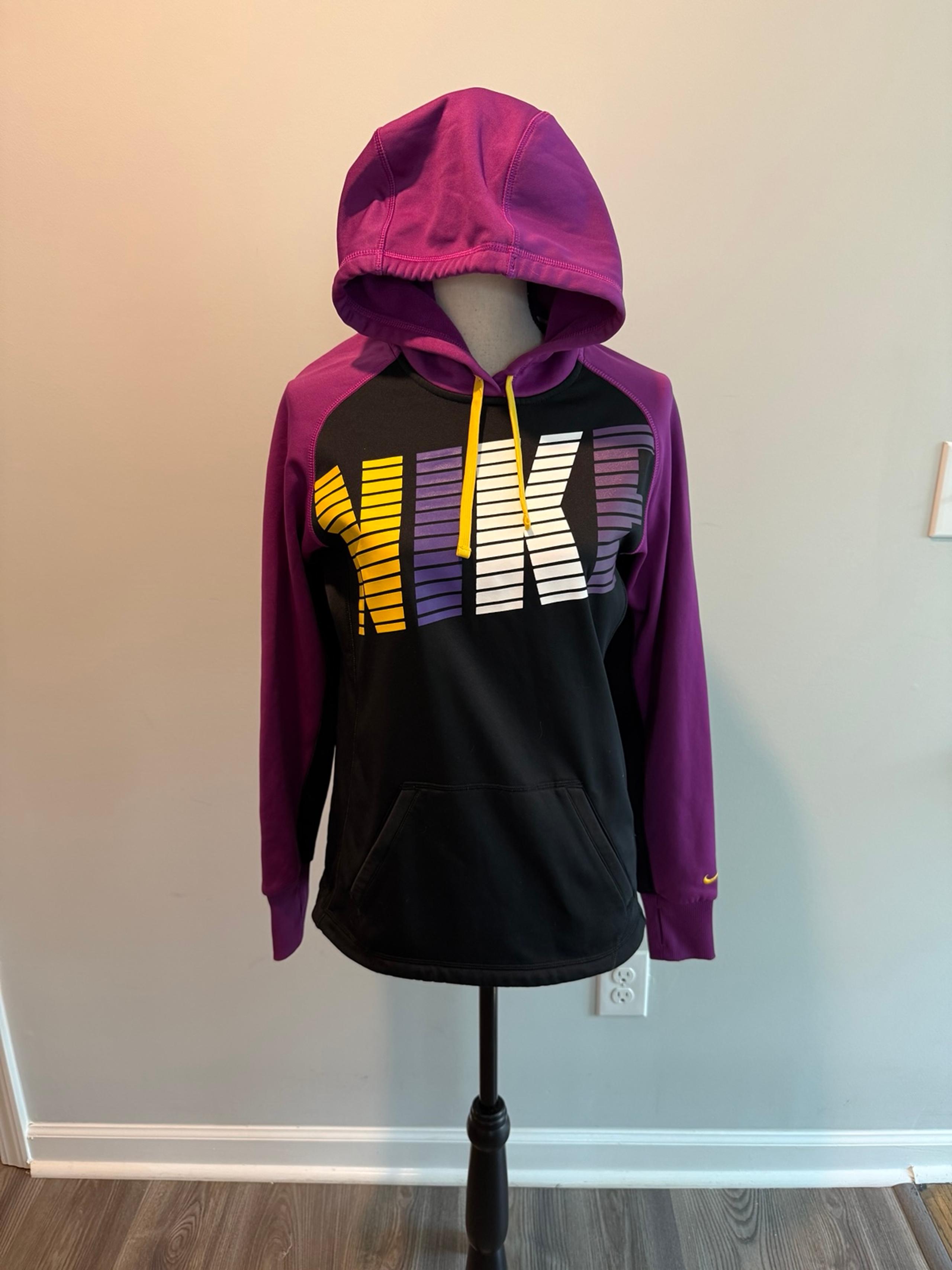 Therma Fit Hoodie Sweatshirt Spell Out Graphic Colorblock Womens size Small - Nike