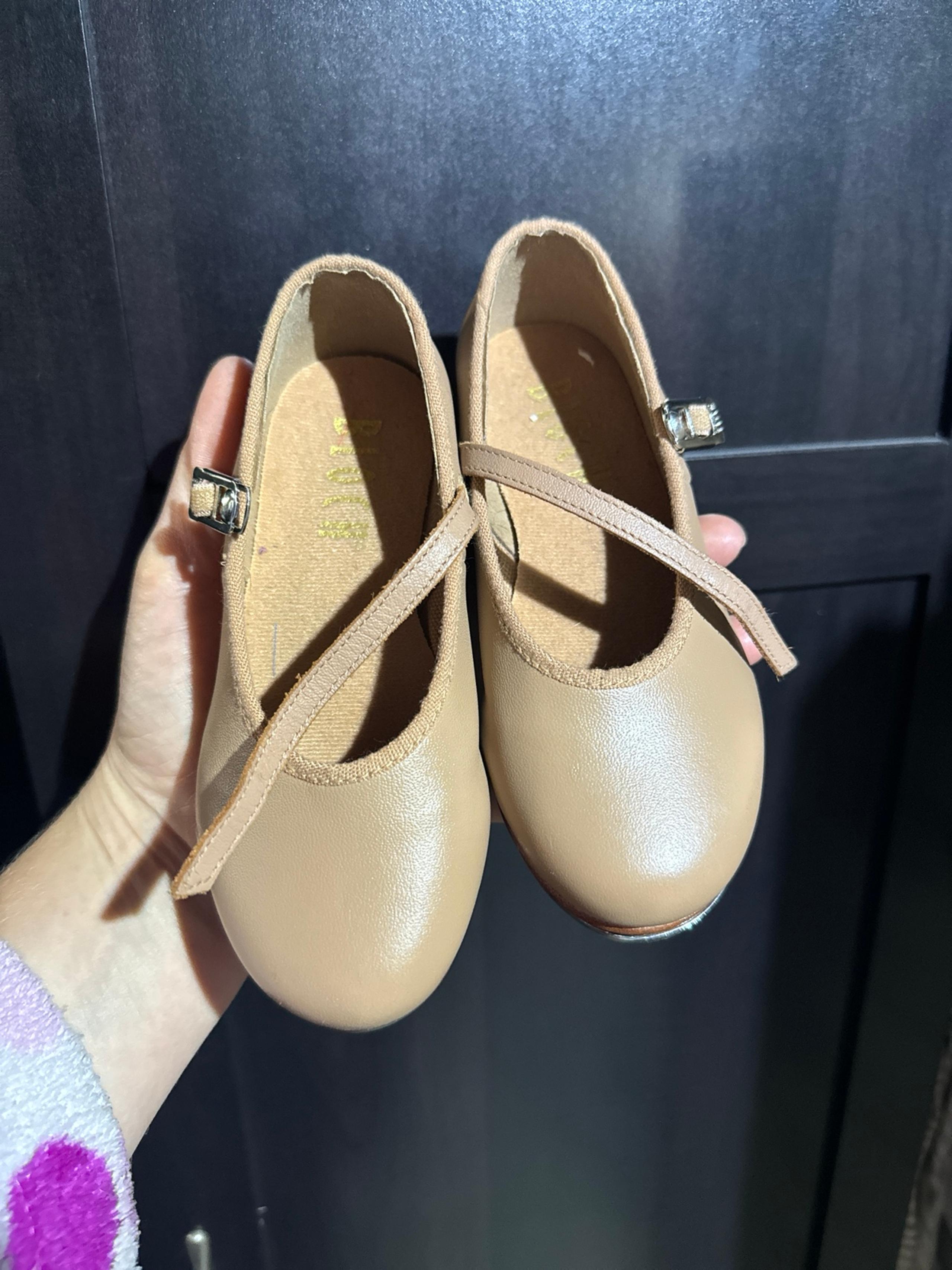 Bloch girls tan heel tap shoes  size 9