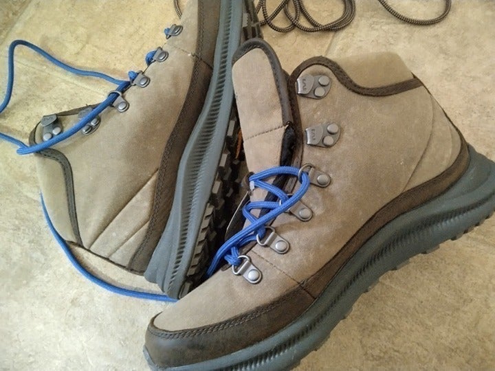 New Merrell Men's Shoes, size 7,5 ( women's 8-9 )