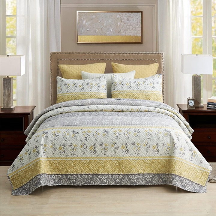 Boho Reversible Quilt with 2 Pillow Shams Soft and Lightweight