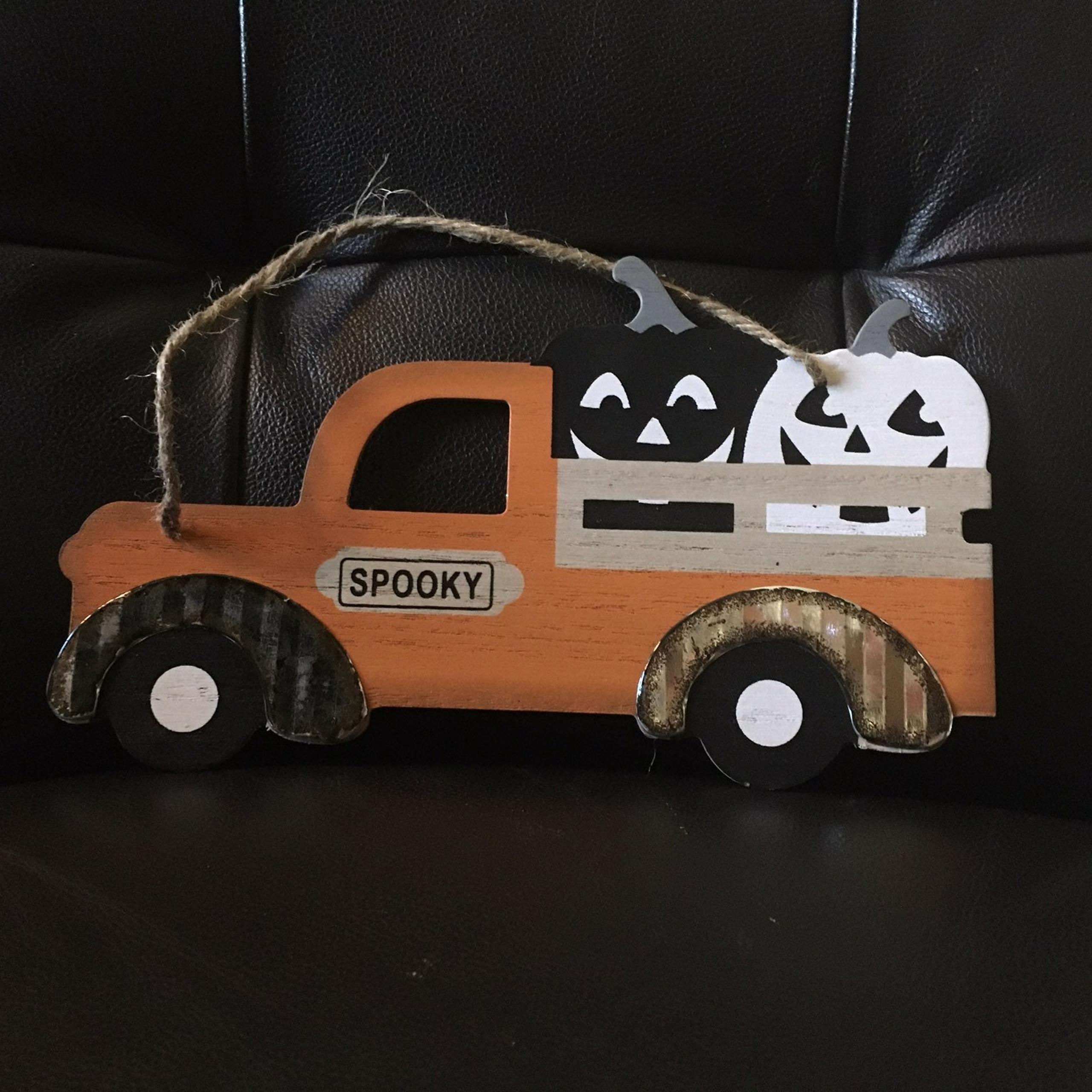 Halloween vintage truck decor 4 Rae Dunn