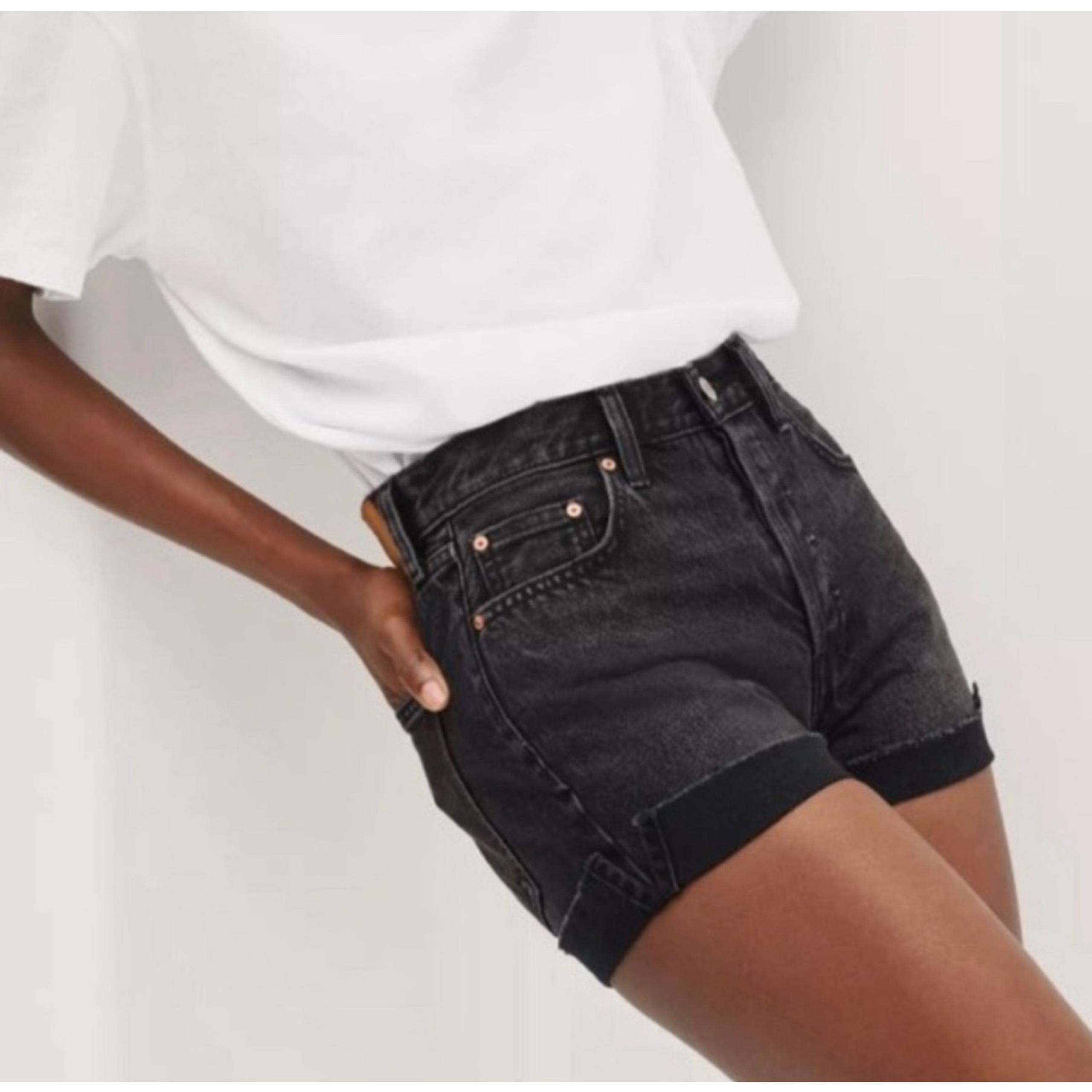 Aritzia Denim Forum The Farrah Short in Black Size 28