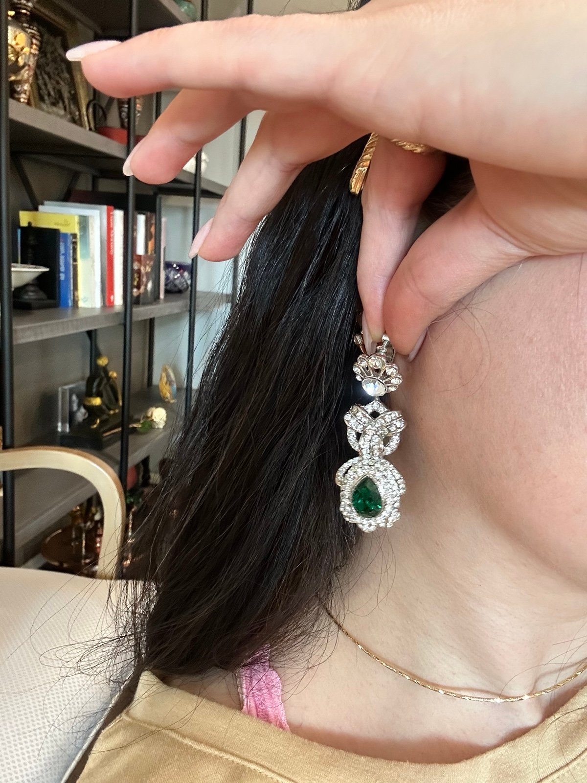 Dangle Clip-on Vintage Emerald earrings - detail