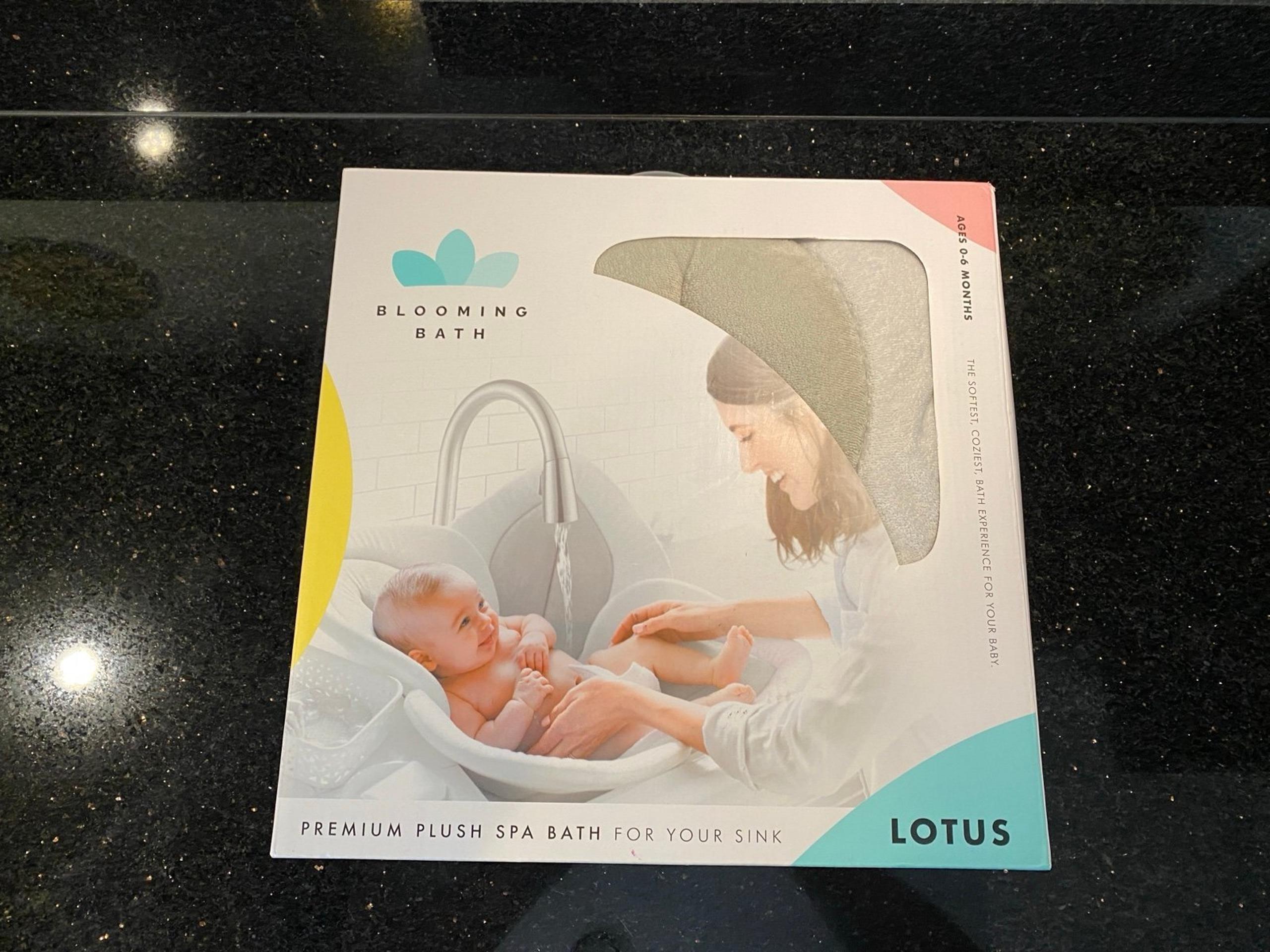 Blooming Bath Lotus Baby Bath Seat, Washer-Safe Infant Bathtub Gray Age 0-6mo