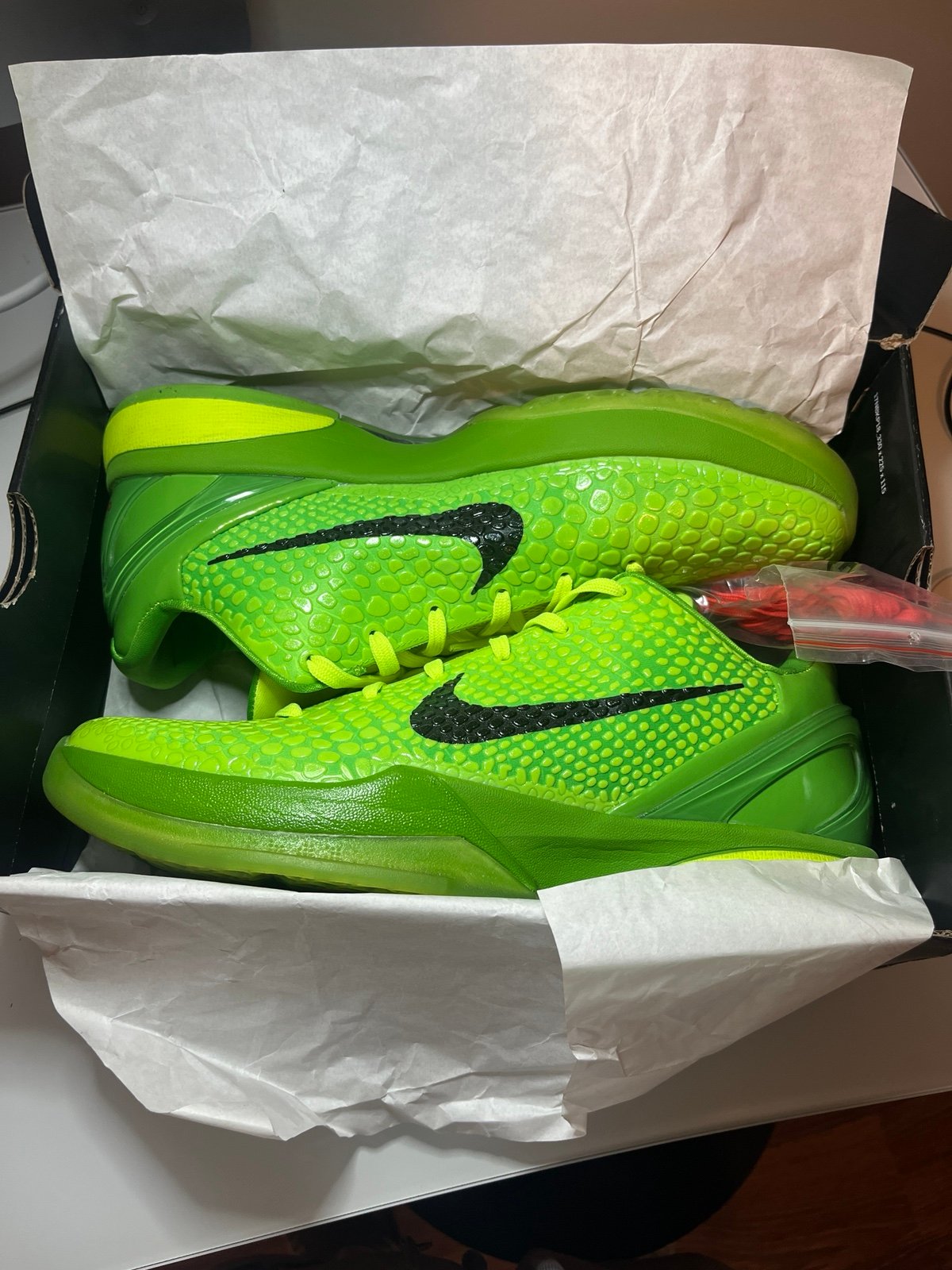 kobe 6 grinch Size 11