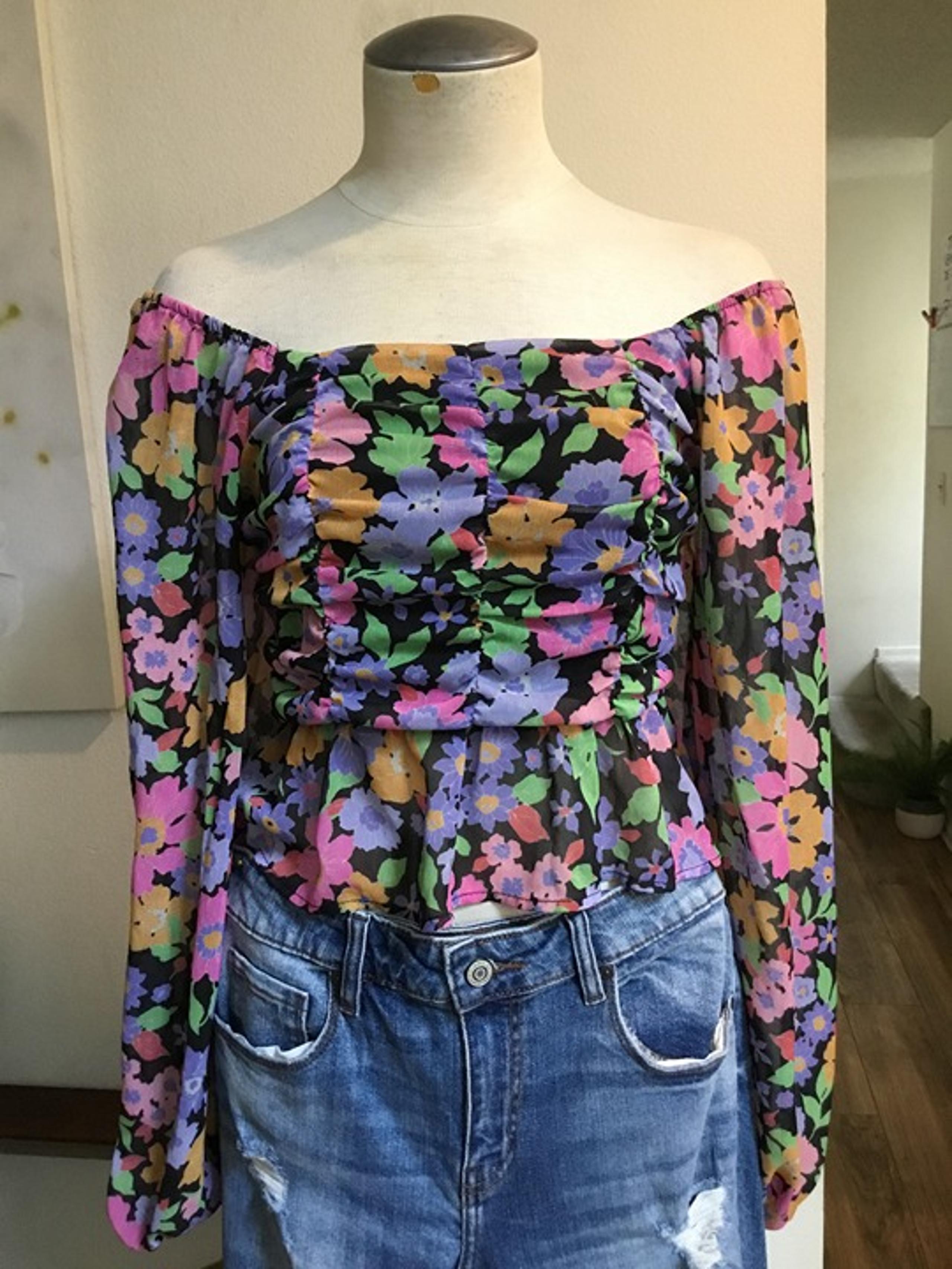 PINK LILY Floral Multicolor Top Blouse Long Sleeve Cold Shoulder Rucched S