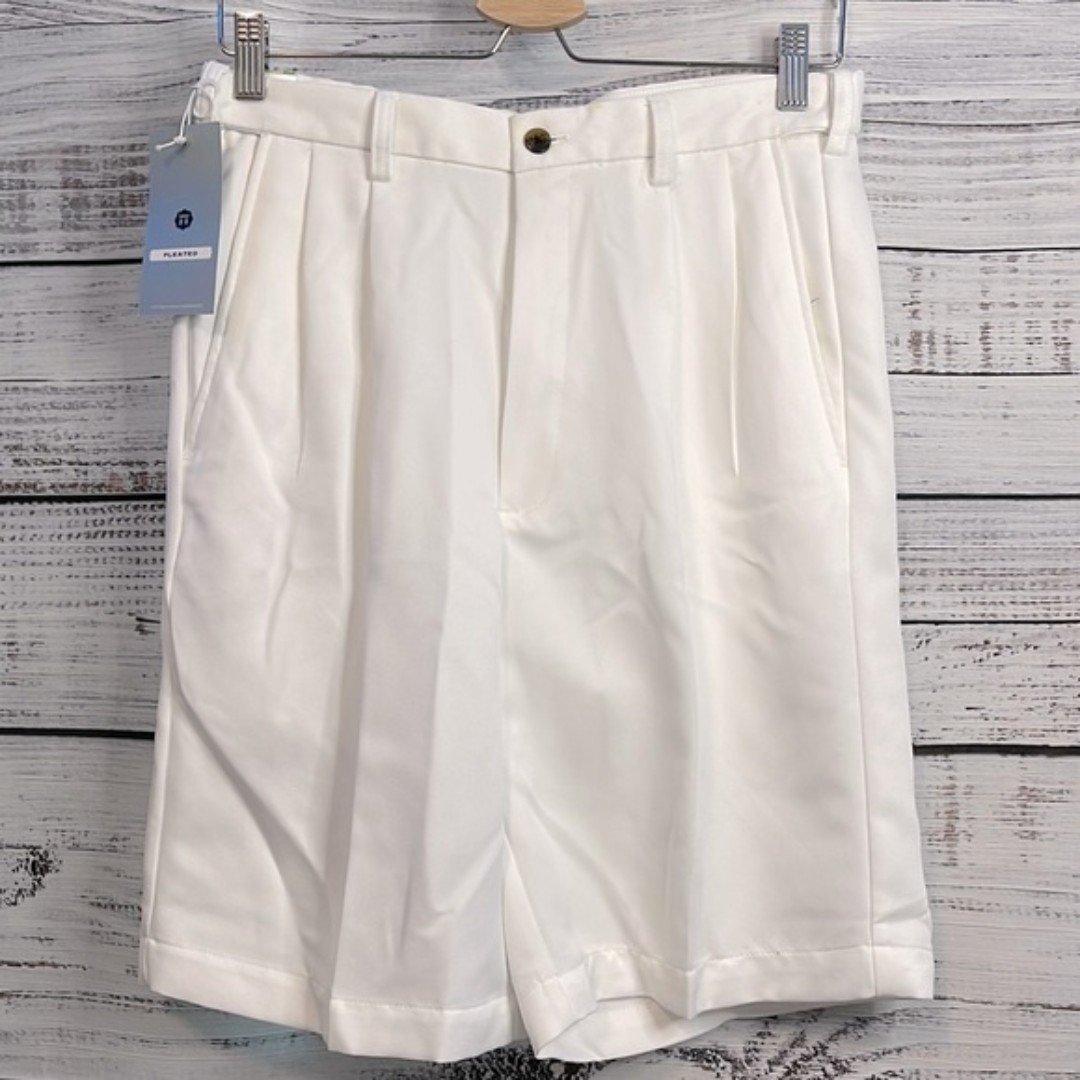 HAGGAR Men’s Performance Wear White Pleated Golf Shorts Dress Shorts | Size 30