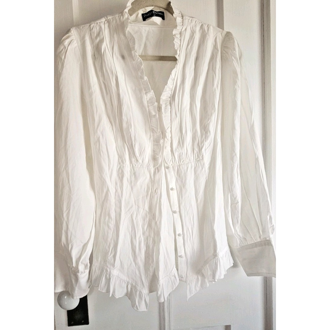 SCARLET DARKNESS white button up ruffled neck hem back criss cross tie top Sz M