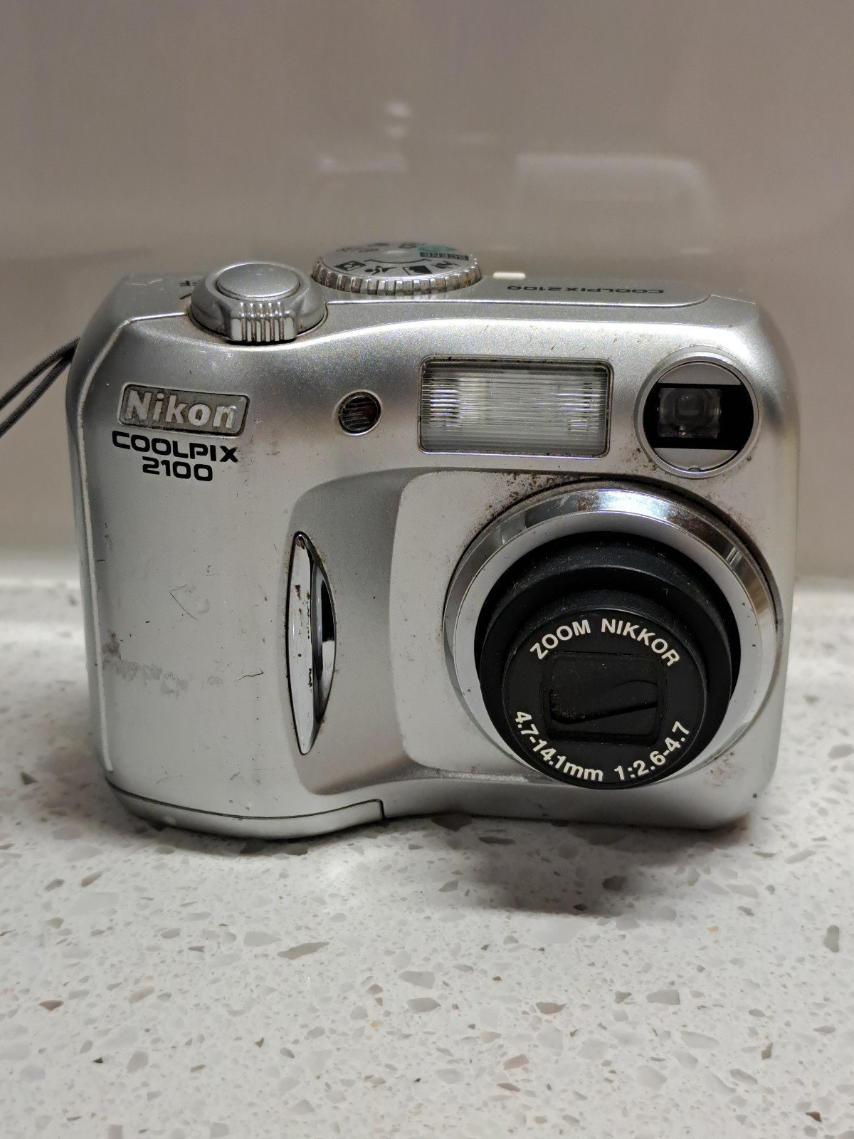 Nikon Coolpix 2100 Digital Camera Works