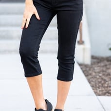 Judy Blue - Mandy Mid Rise Capris (Size 20w)