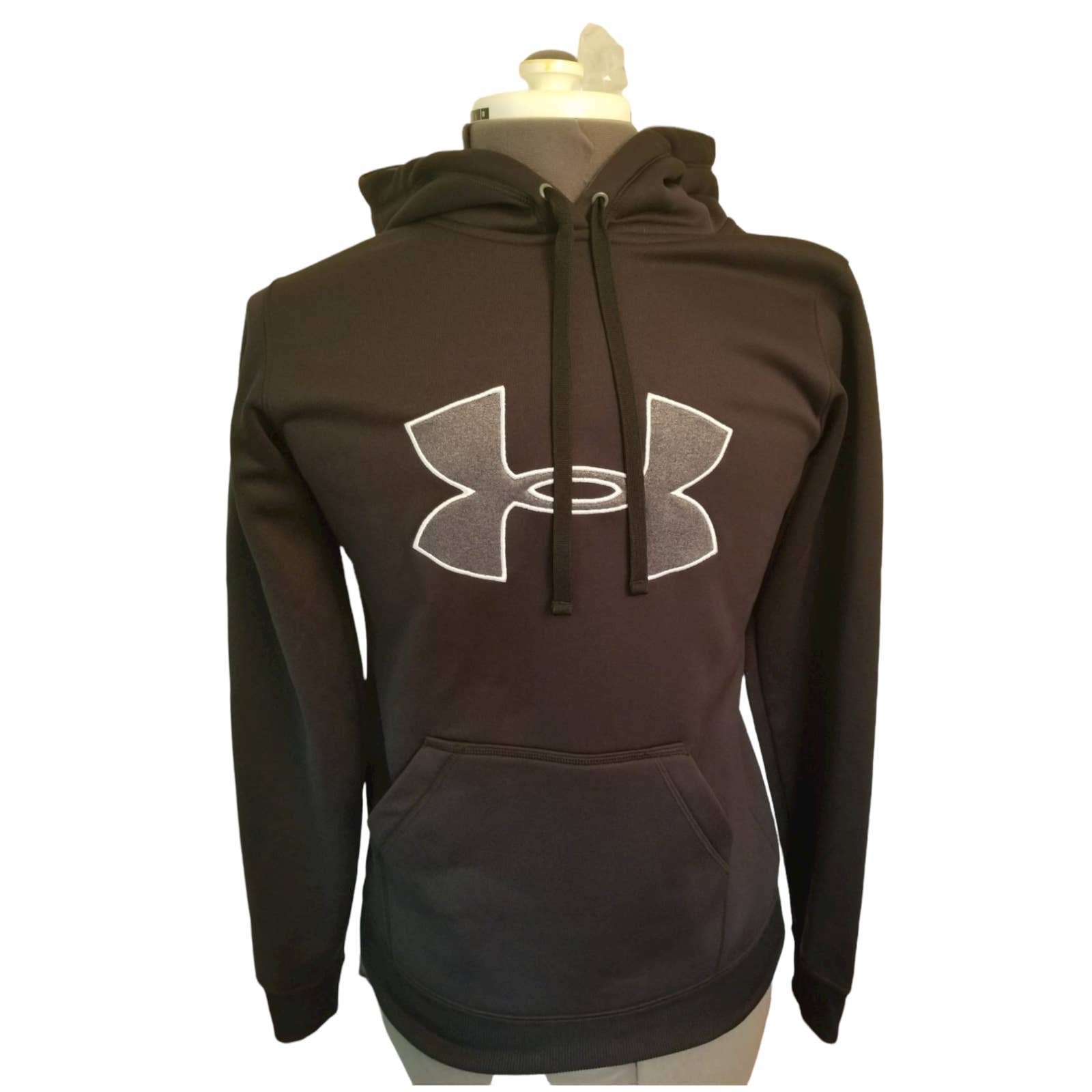 Under Armour Men's Black Hoodie Pullover Size Small Length 26 in