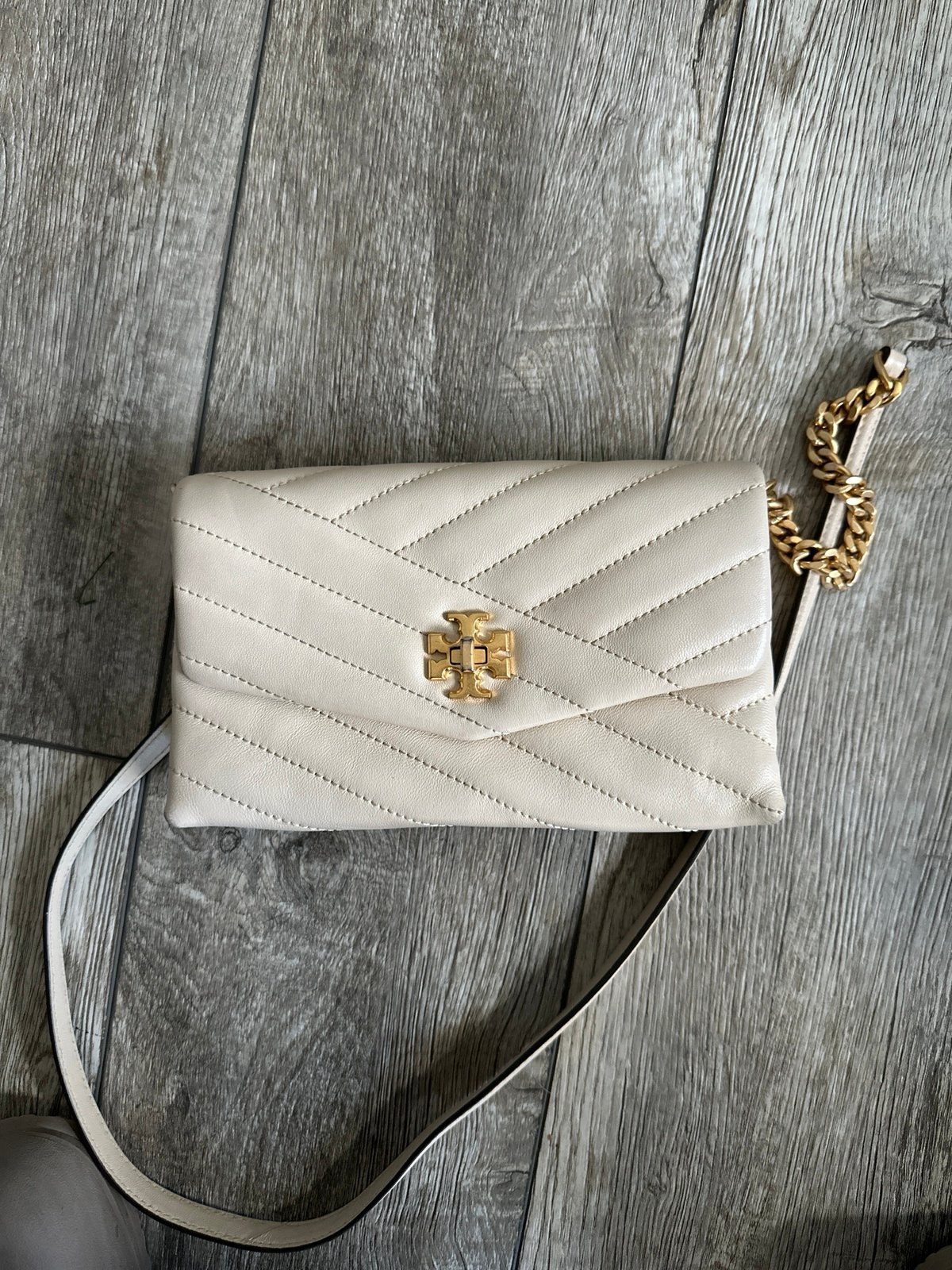 Tory Burch Kira Chevron Chain Wallet New Cream