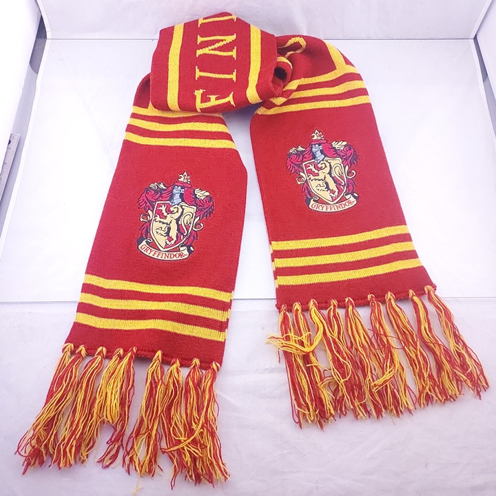 Wizarding World of Harry Potter Gryffindor Knit Scarf Universal Studios 2011