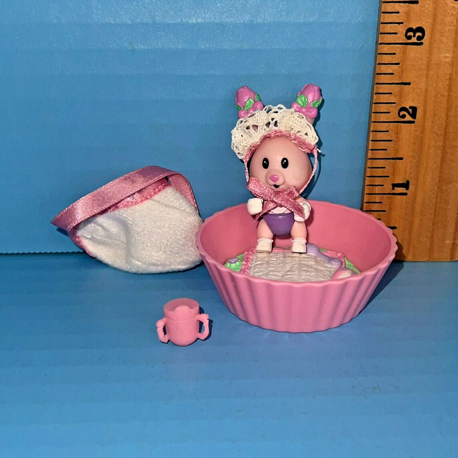 Tea Bunnies Baby Candytuft Cutie-Pie Bunny Figure Toy Cupcake Vintage 1995 Tomy