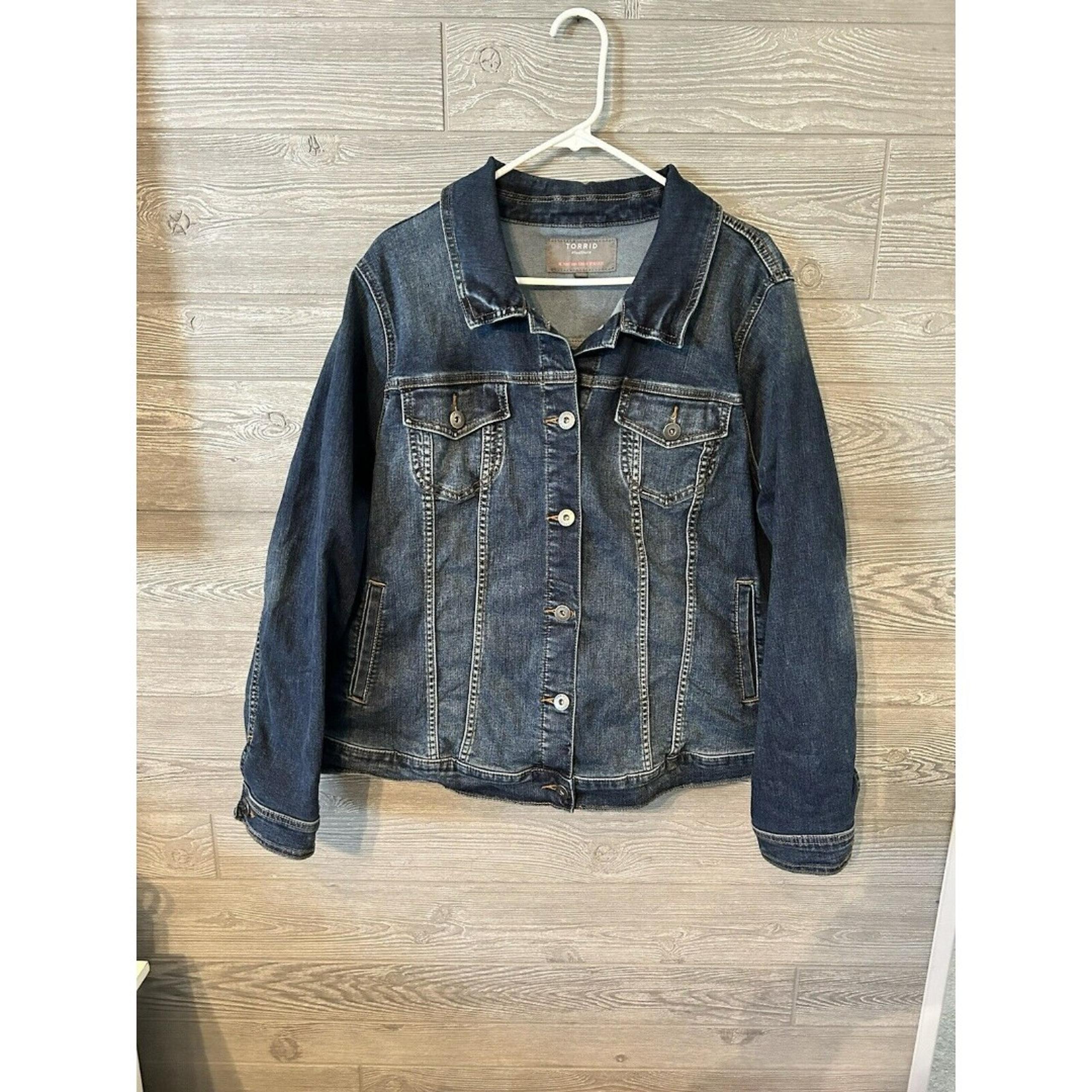 Torrid Womens Size 4 4X Blue Denim Jacket Long Sleeve Pockets Button Front