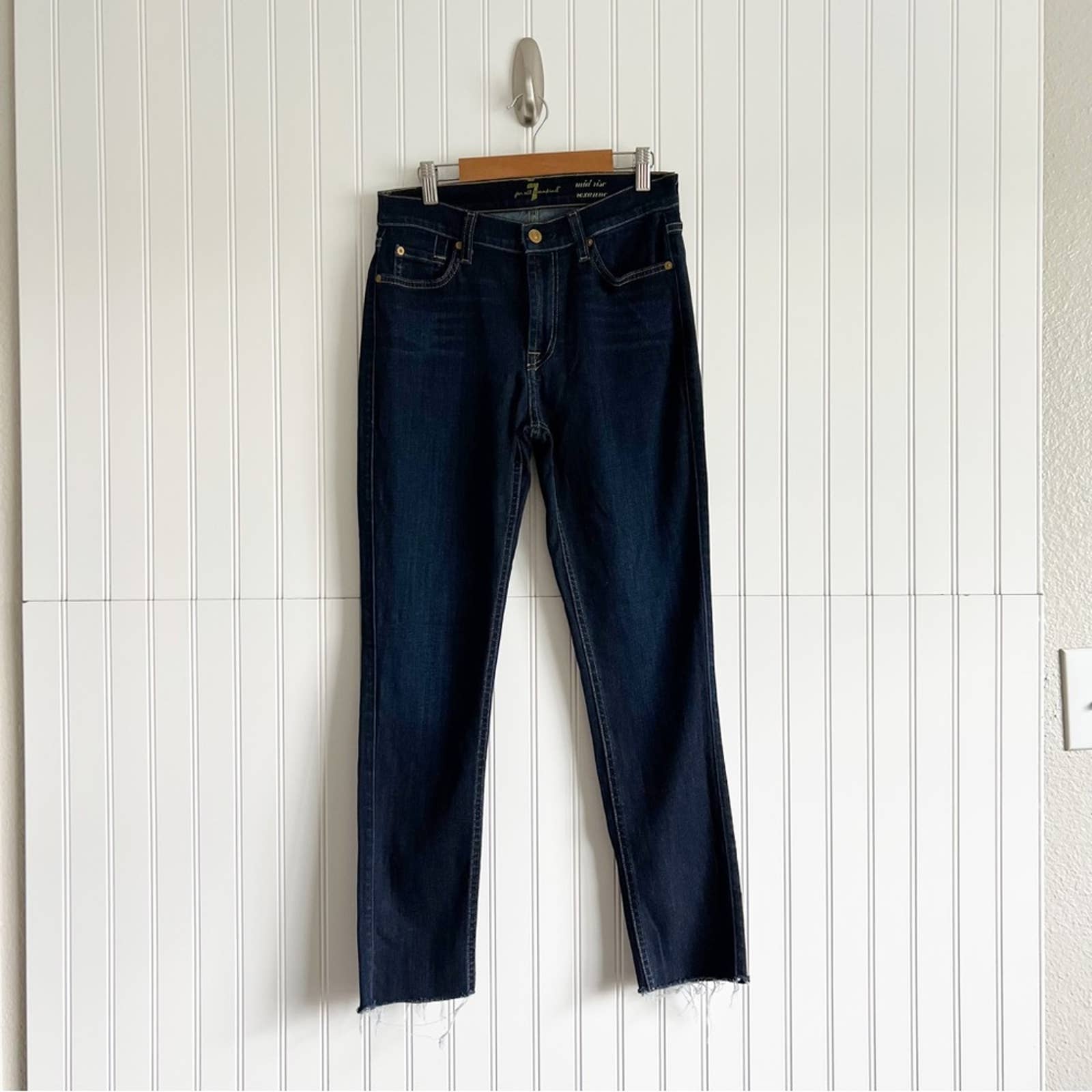 7FAM Size 28 Mid Rise Roxanne Jeans