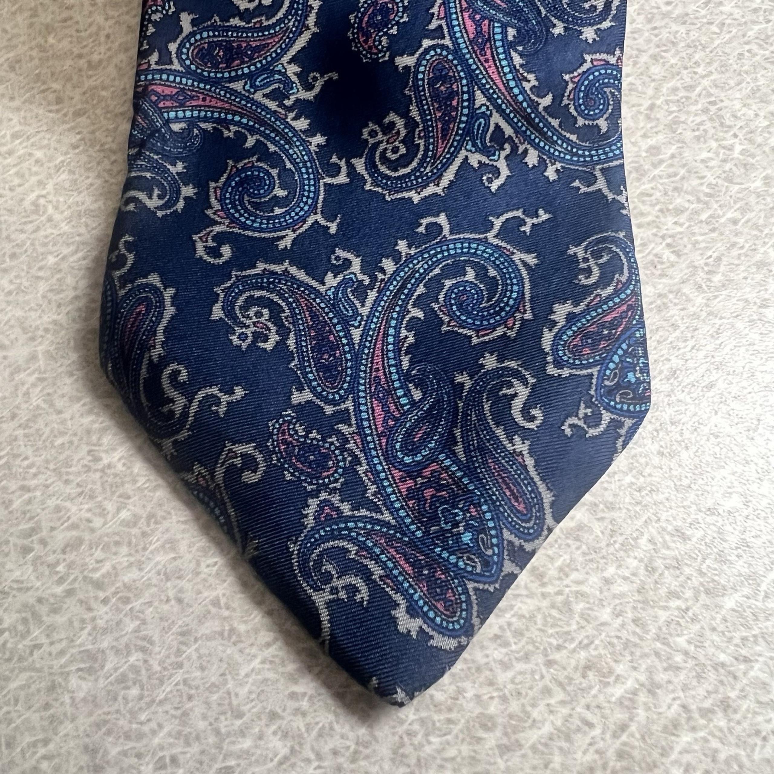 Egon Von Furstenberg Men's Necktie 100% Silk Tie Made in USA Paisley Blue Purple