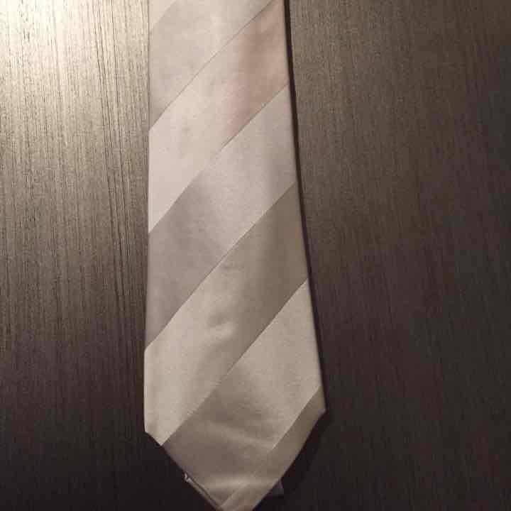 Richard James Tie