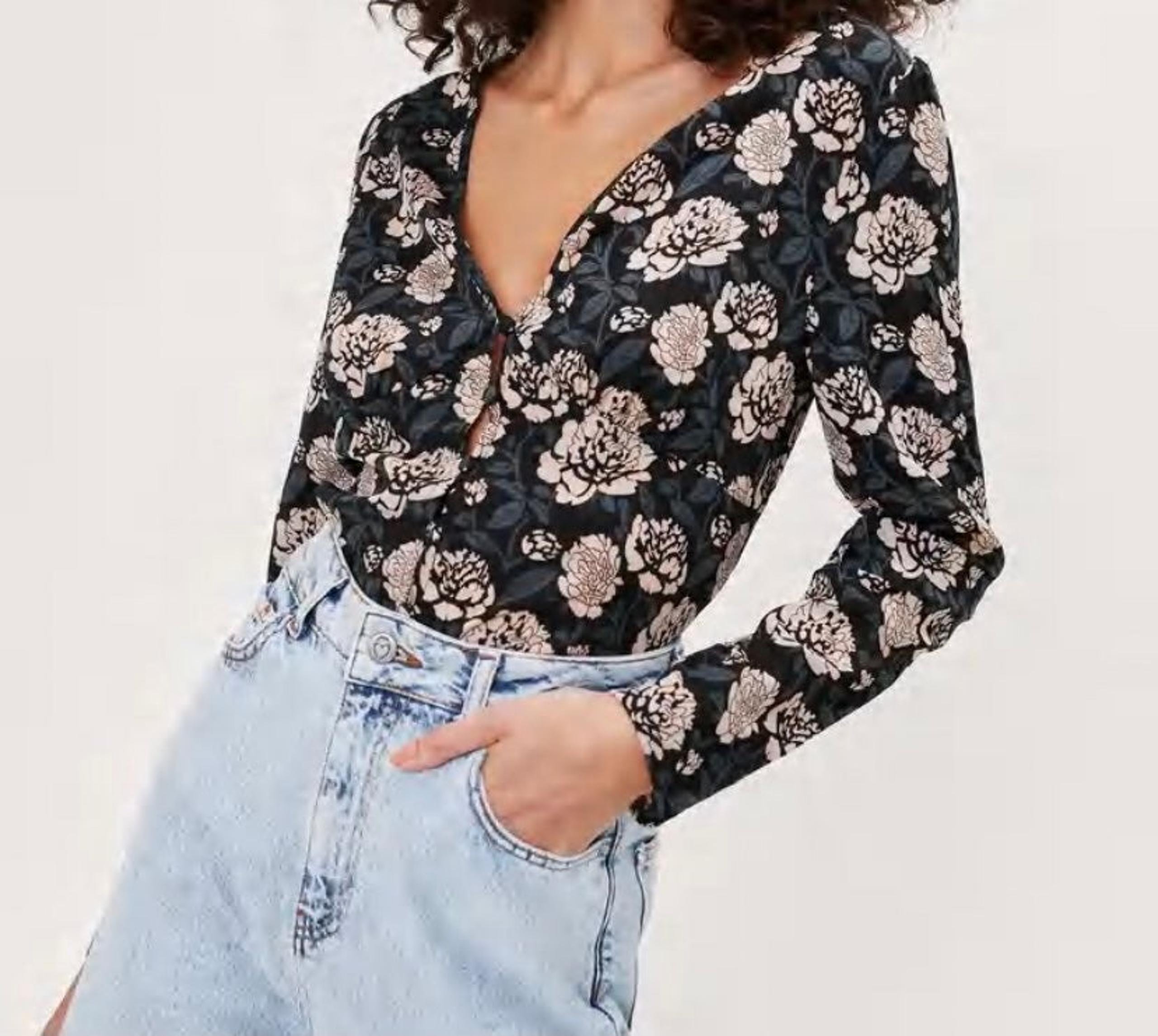 Nasty Gal Floral V-Neck Button Up Blouse NWT Size 4