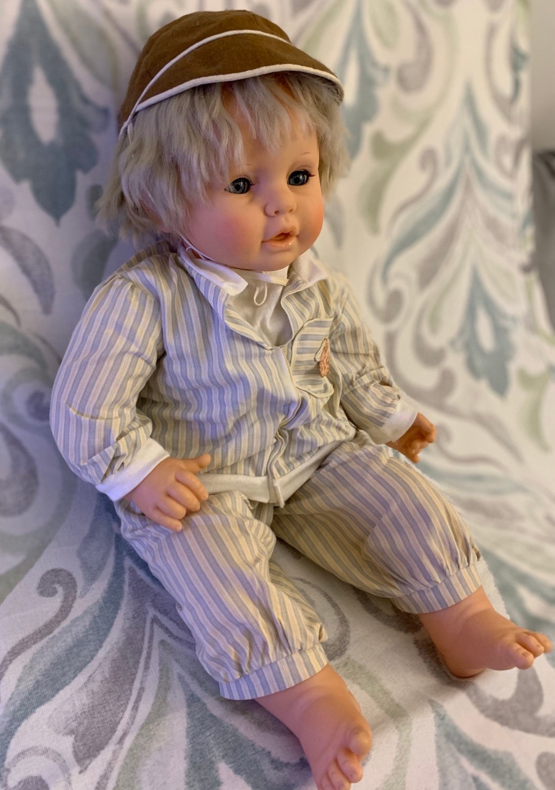 Vintage Baby Doll (25 ) Sleep Eyes - Rooted Hair, Cloth Body (Vinyl)