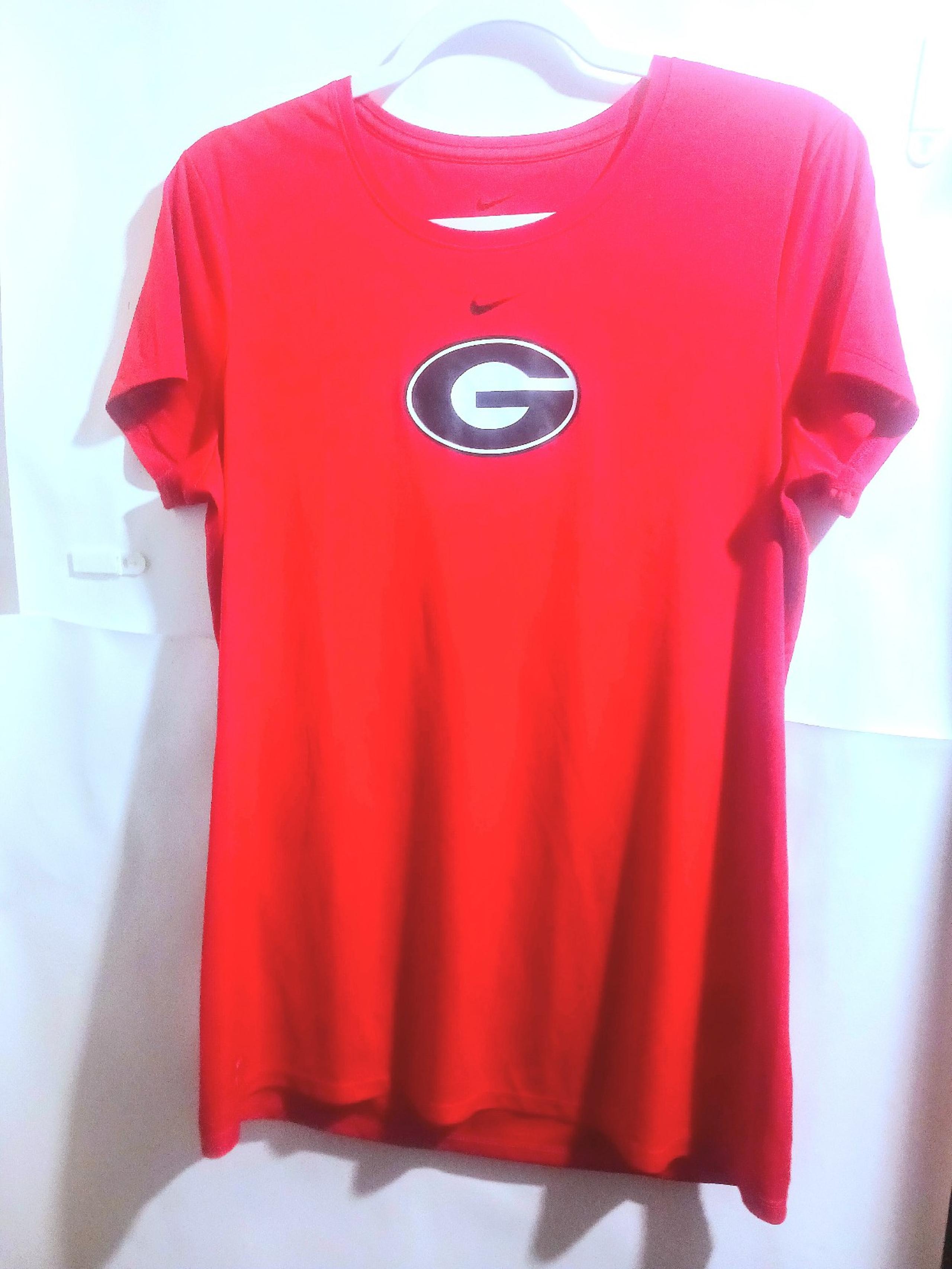 Women's Nike UGA Athletic T-shirt, Size Large